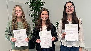 Lilly Gray gewinnt mit ihrer Maturaarbeit den ersten NWG-Preis  